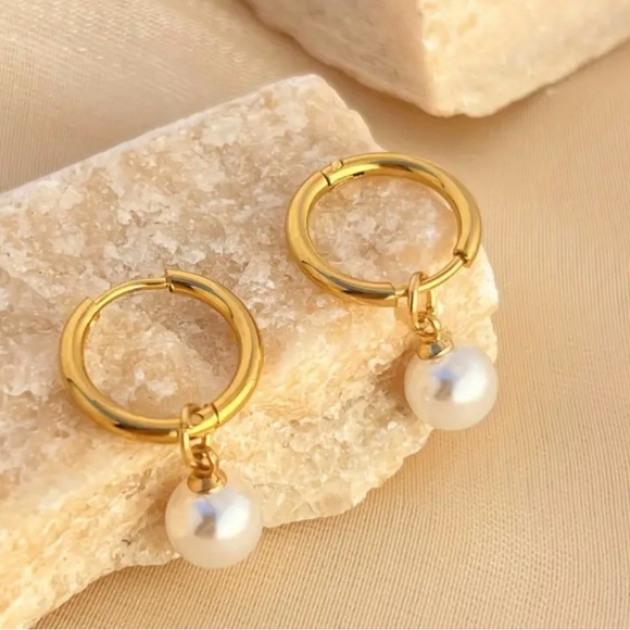 Jewelry - 18k Gold Plated Pearl Earrings